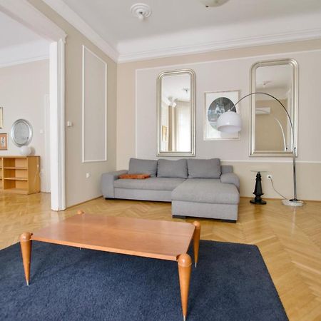 Standard Apartment By Hi5 - Kecskemeti Street Suite Budapest Luaran gambar